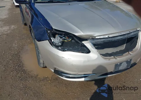 2013 Chrysler 200 Touring z USA, uszkodzony, nr VIN 1C3CCBBB8DN592419